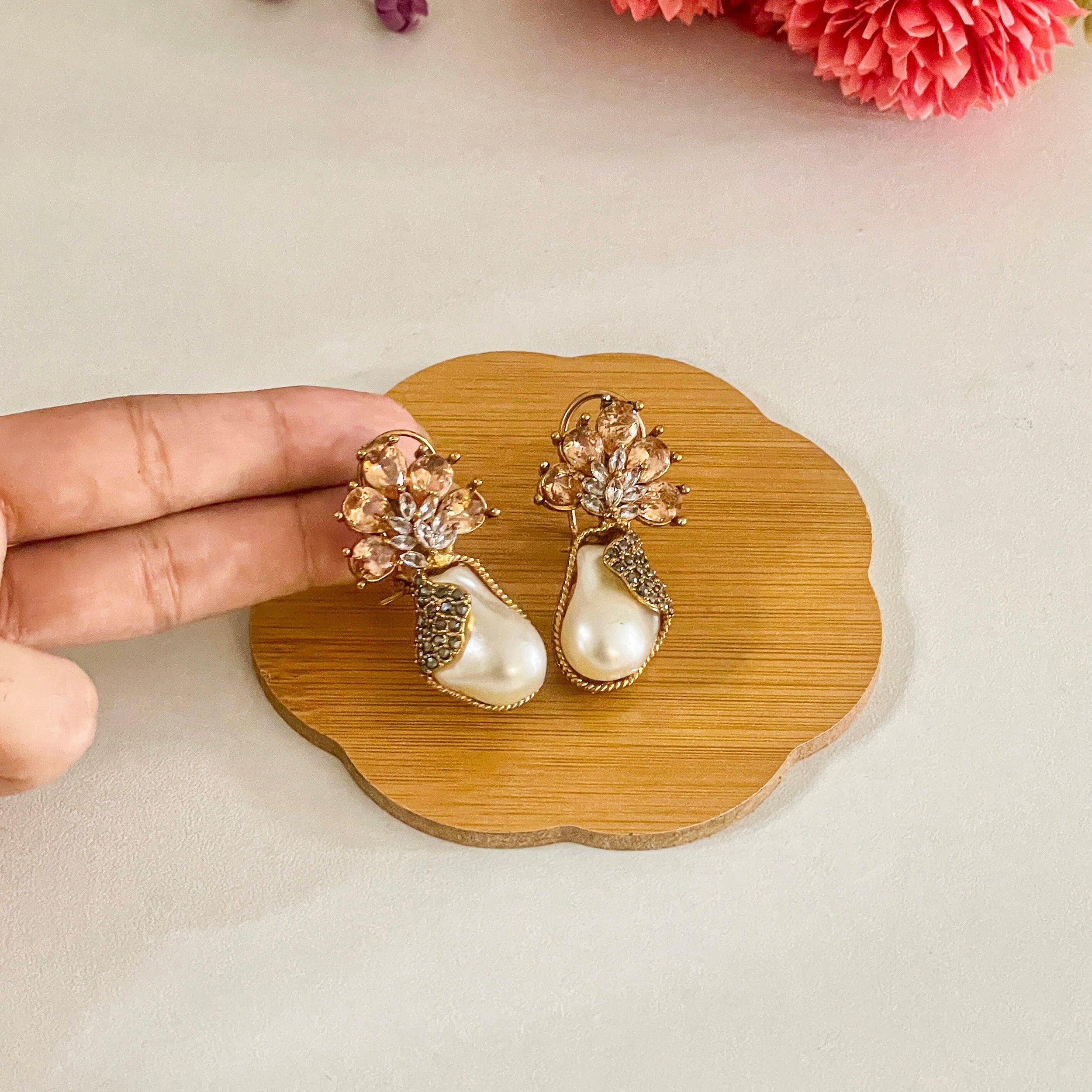 Duraiya Majesty Mother of Pearl Earrings - ER-71